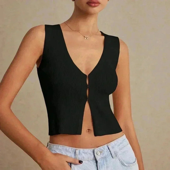 Black Casual Women's Solid Color Sleeveless Knit Top - Picture 4 of 7